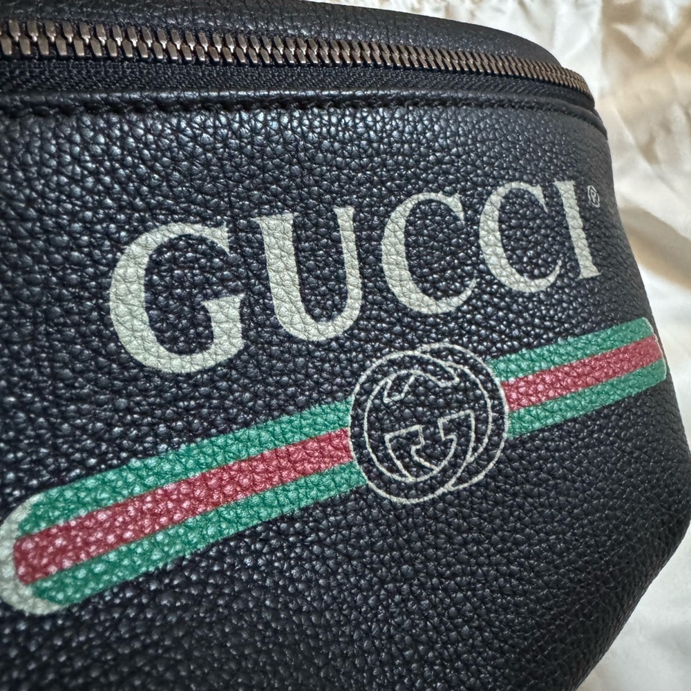 Authentic π― Gucci Leather Small Beltbag - Picture 2 of 10